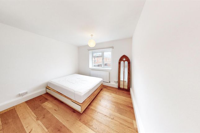 Flat to rent in John Prichard House, Buxton Street, Whitechapel