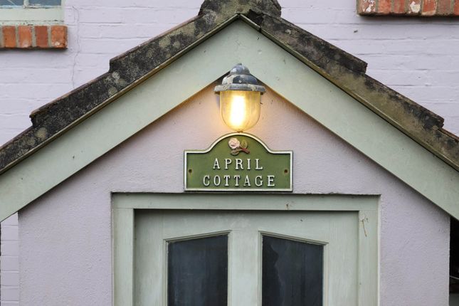 April Cottage, Crawford Bridge, Blandford Forum photo 3