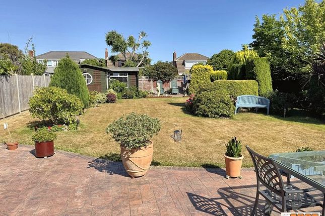 37, Staunton Avenue, Hayling Island photo 2