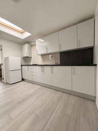 4, Gordon Gardens, Edgware photo 3