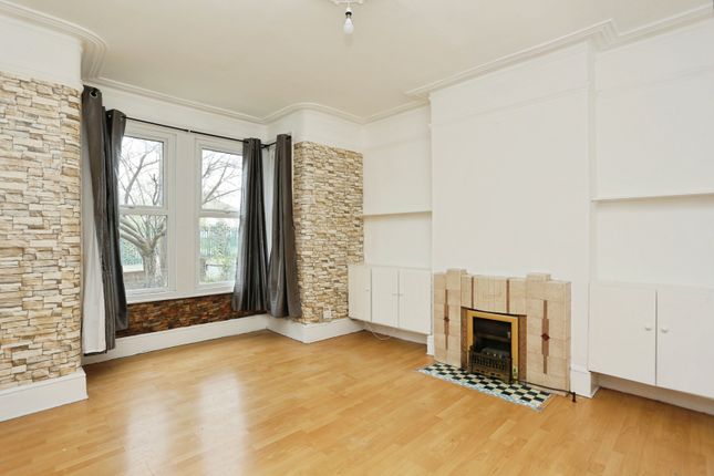 92A,, Birkhall Road, London photo 2