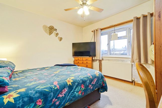 56, Cotefields Avenue, Pudsey photo 3