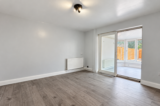 108 Sparrow Farm Drive, Feltham photo 4