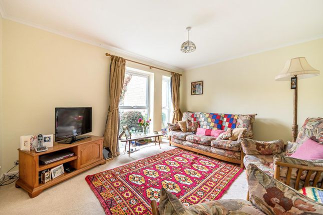 24, Barley Close, Malmesbury photo 2