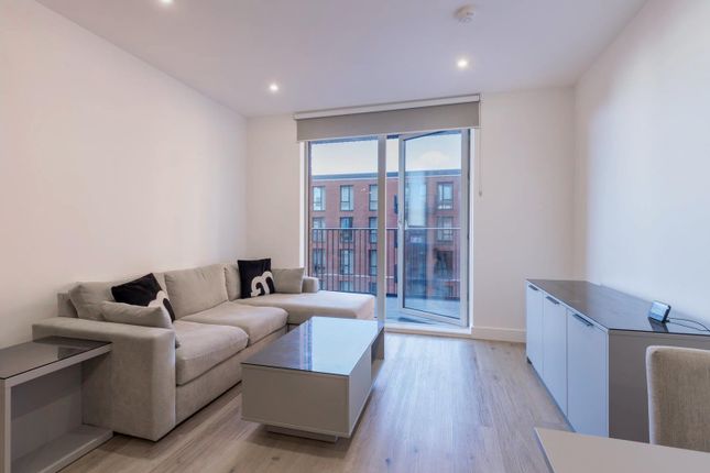 Lounge/Dining Area