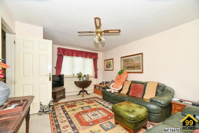 9, Perrinsfield, Lechlade photo 3