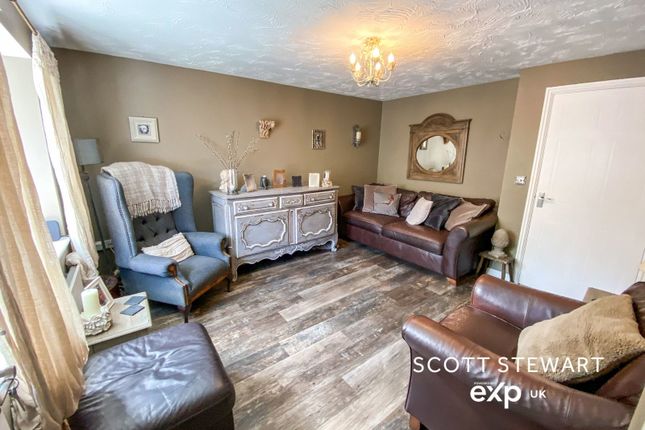 35, Leaf Avenue, Peterborough photo 2