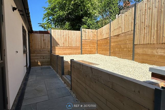 Flat    Braunstone Avenue, Leicester photo 5
