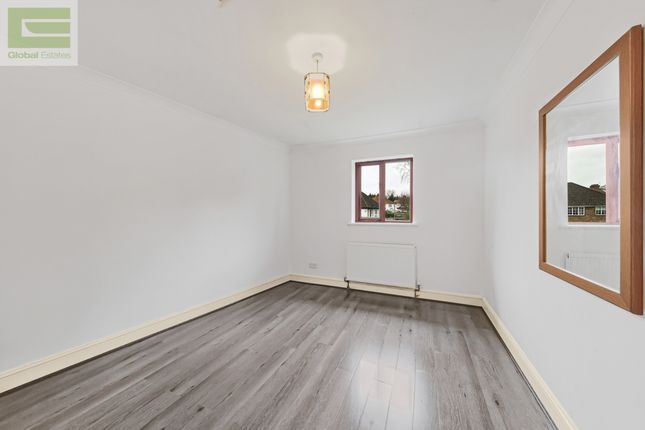 8 Riverside Mews Bridle, Path, London photo 2