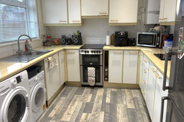 17, Woodside Close, Bordon photo 2