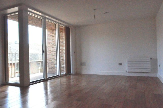 12 Arbor House, Narrow Boat Avenue, Brentford photo 2