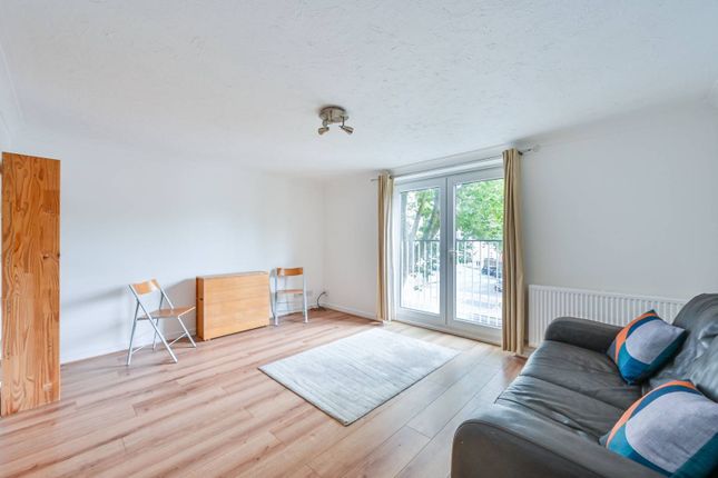 Flat for sale in Ferndown Lodge, Isle Of Dogs, London