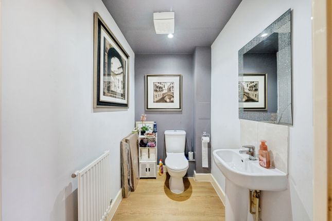 14, Samas Way, Dartford photo 4