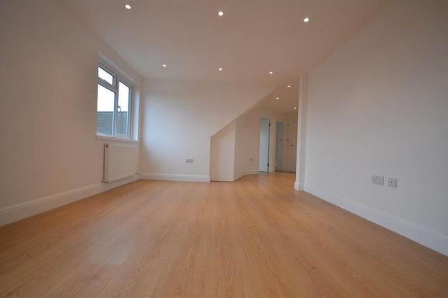 Flat to rent in 302-308 Preston Road, Harrow, Middlesex