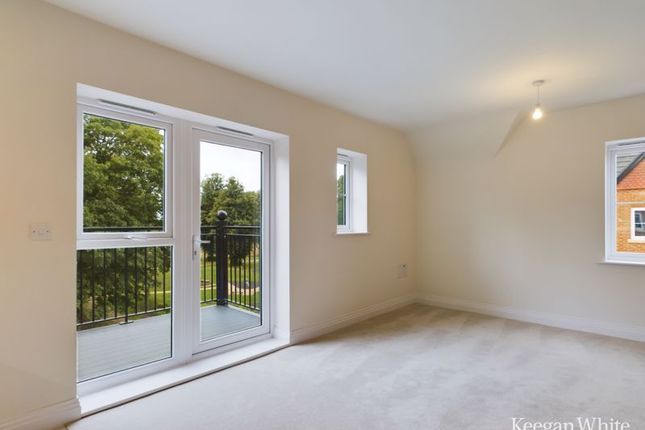 114, Aspen Road, High Wycombe photo 4