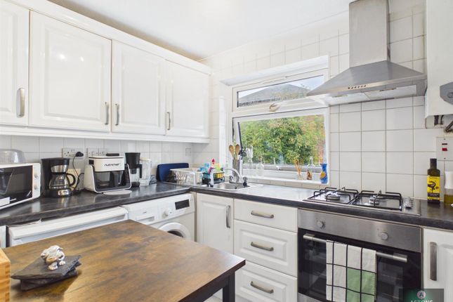 Hollin Court, Northgate photo 4