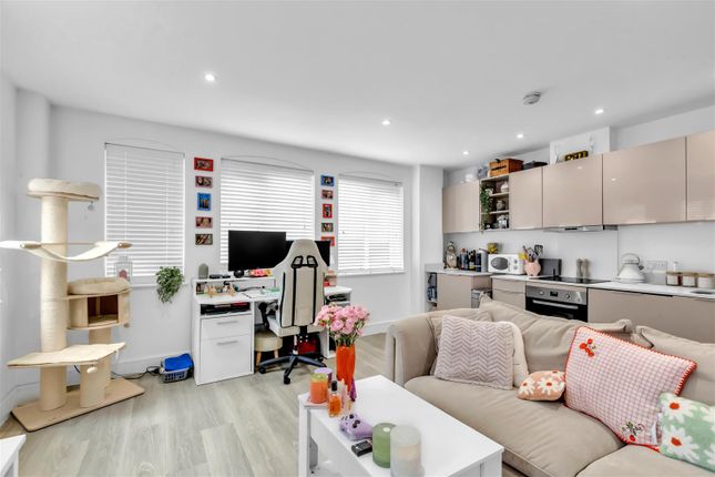 71 Holmes Park, North Street, Horsham photo 3