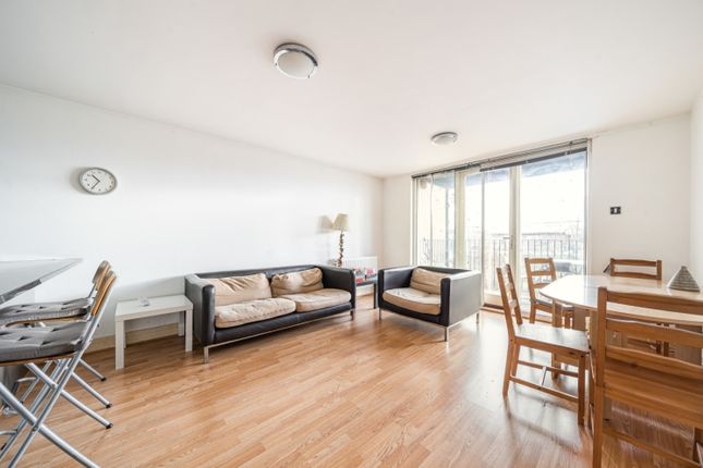 Flat to rent in Rosemont Road, London