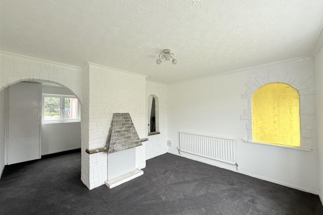 48, Lordsfield Avenue, Ashton-Under-Lyne photo 2