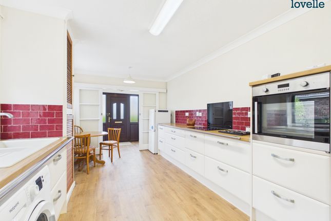 22, Manor Road, Saxilby photo 2