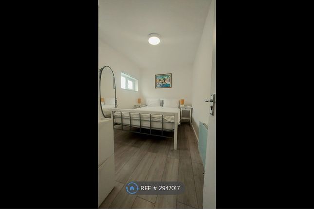 Edgwarebury Gardens, Onebed R, Edgware photo 2