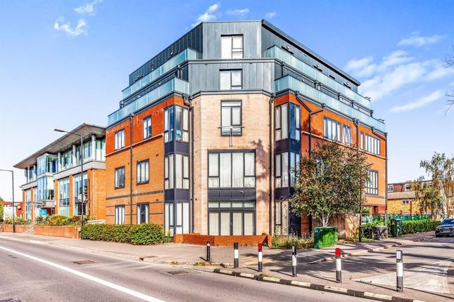 2-bed flat on Mercury House, 8,Flat 11, Bath Road, Slough, £215,000