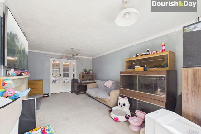 73 John Amery Drive, Stafford photo 2