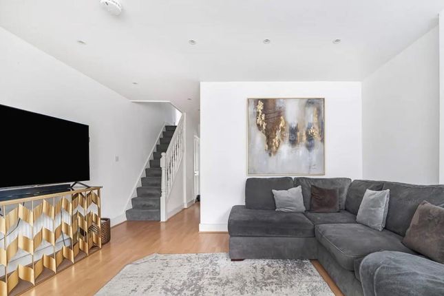 18, Dundee Road, London photo 2
