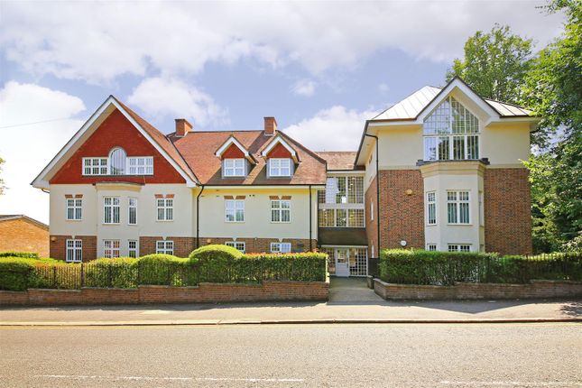Thumbnail Flat to rent in Nightingale Court, Park Road, Radlett, Hertfordshire