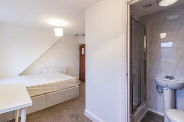 29, Broadway, Pontypridd photo 4
