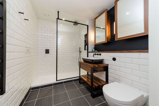 Flat 26, London photo 3