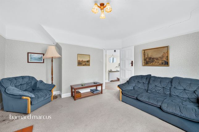79, Knightwood Crescent, New Malden photo 4