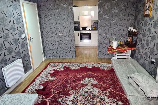 Flat for sale in Salisbury Road, Southall, Middlesex