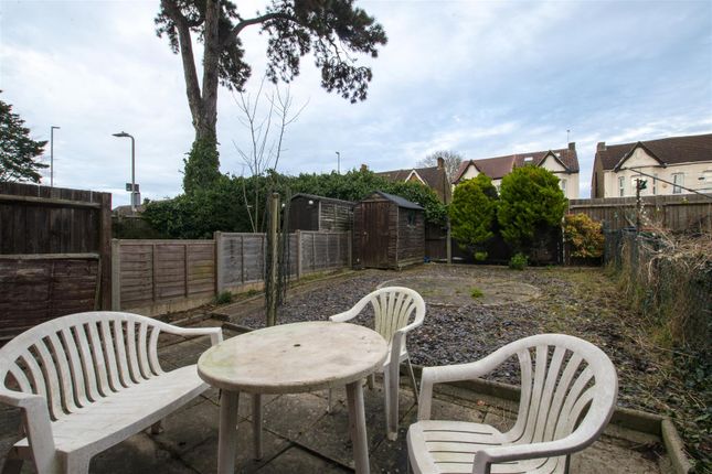 Flat for sale in Frays Lea, Cowley, Uxbridge