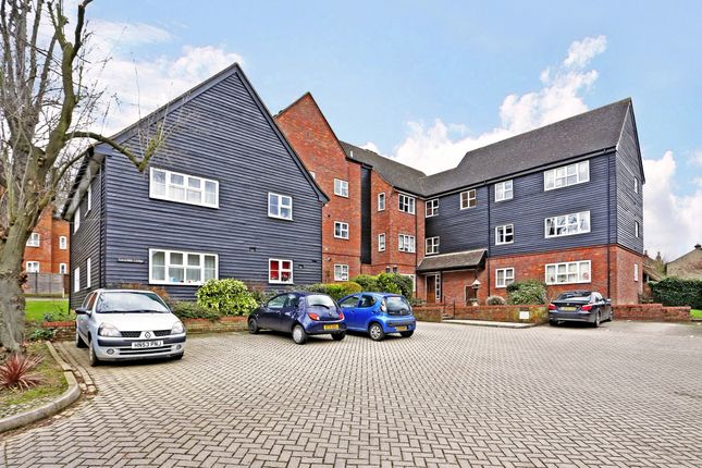 Thumbnail Flat to rent in Parsonage Road, Rickmansworth