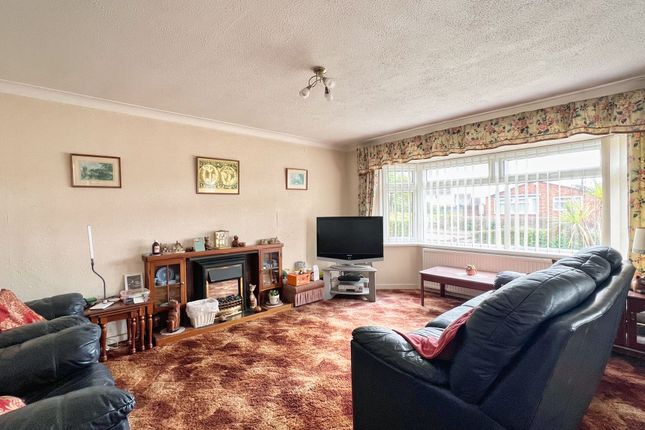 24 Chorley Wood Close, Bridgend photo 2