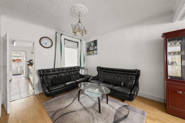 25, Lea Road, Southall photo 4