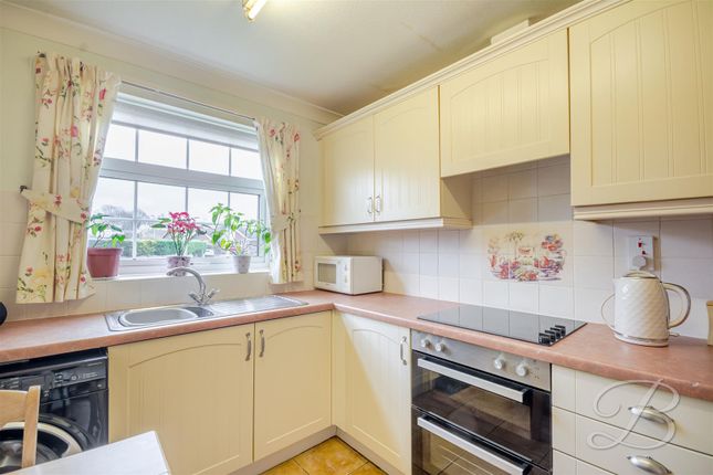 32, Hereford Avenue, Mansfield photo 2