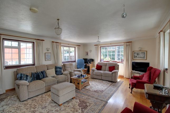 6, Henty Close, Arundel photo 4