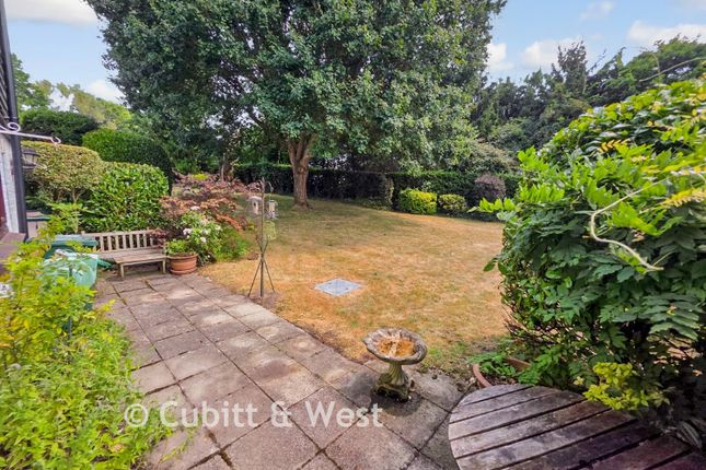 2-bed house on 9, Haigh Crescent, Redhill, £325,000