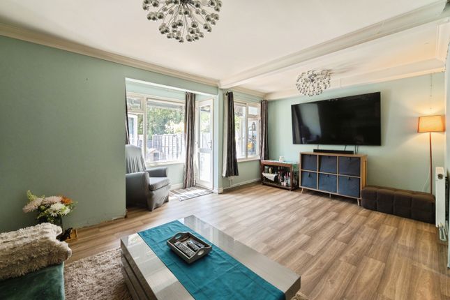 23, Littlebury Green, Basildon photo 4