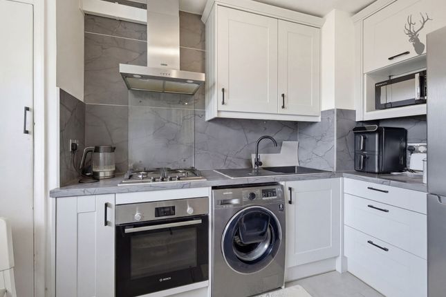 106 Whitethorn Street, London photo 4