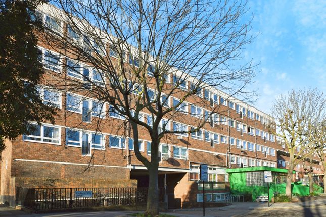 1-bed flat on Flat 74, Coatbridge House,, Carnoustie Drive, London, £360,000