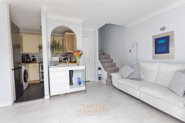 17 Leybourne Close, Crawley photo 3