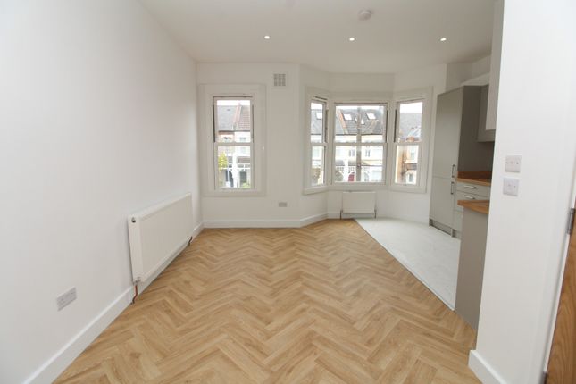 44 B, Swallowfield Road, Charlton photo 3