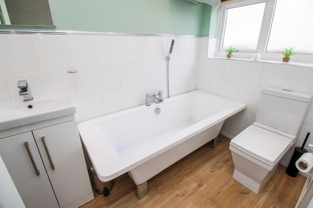 6, Bridle Close, Wakefield photo 5