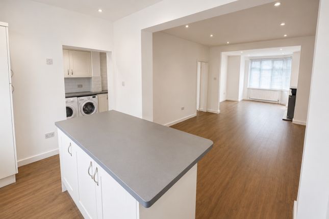 188 Stockingstone Road, Luton, Bedfordshire photo 3