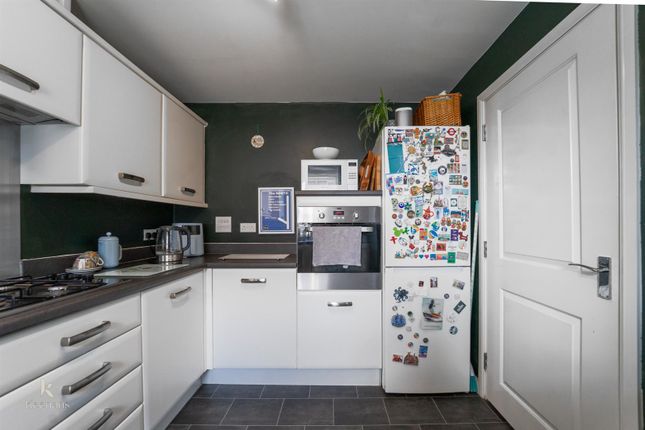 25, Sillavan Close, Swinton photo 3