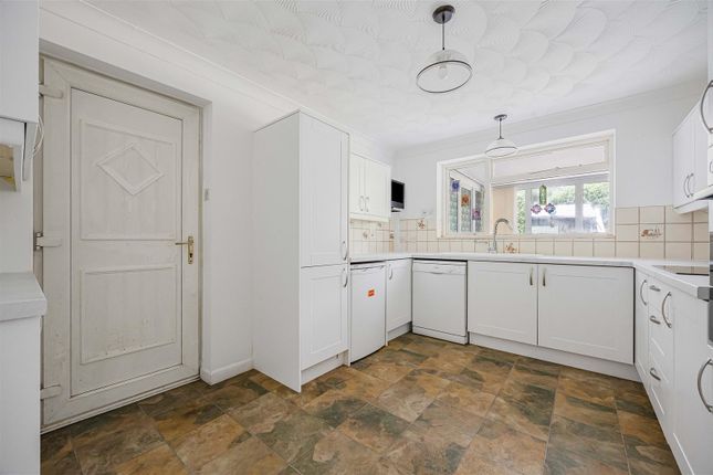 54, Harrogate Road, Reading photo 4