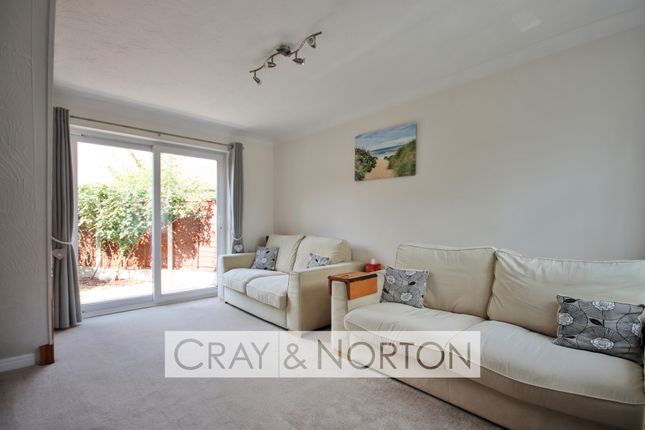 3, Saffron Close, Croydon photo 2